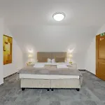 Reverie - Dependance, Check-in At Metropolitan Star