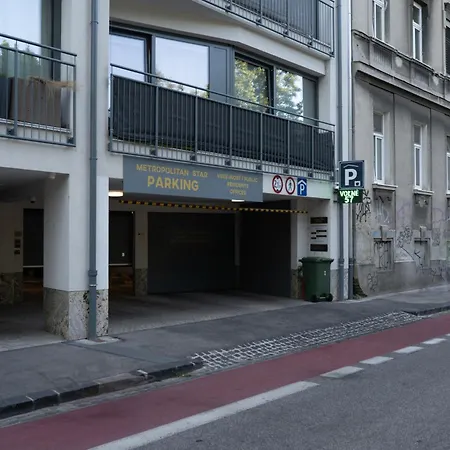 Hotel Reverie - Dependance, Check-in At Metropolitan Star Bratislava
