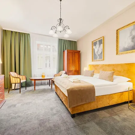 Reverie - Dependance, Check-in At Metropolitan Star Hotel 3*