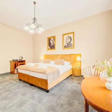 Reverie - Dependance, Check-in At Metropolitan Star 3*
