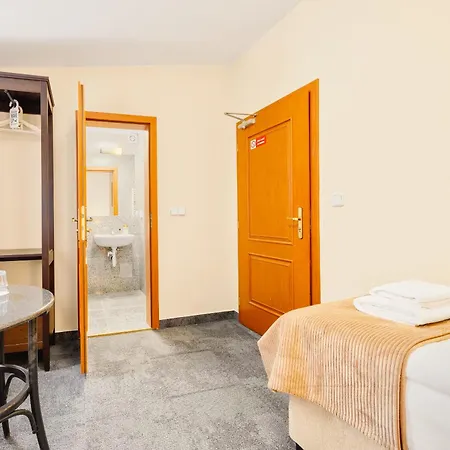 Reverie - Dependance, Check-in At Metropolitan Star Bratislava