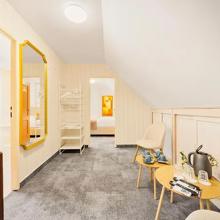 Hotel Reverie - Dependance, Check-in At Metropolitan Star