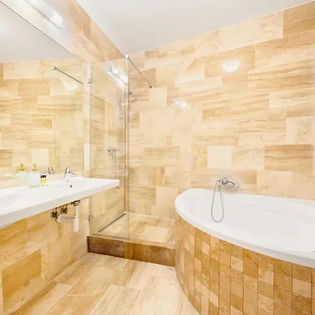 Reverie - Dependance, Check-in At Metropolitan Star Hotel Bratislava