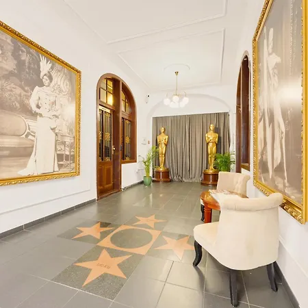 Hotel Reverie - Dependance, Check-in At Metropolitan Star Bratislava