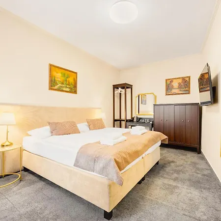 Hotel Reverie - Dependance, Check-in At Metropolitan Star