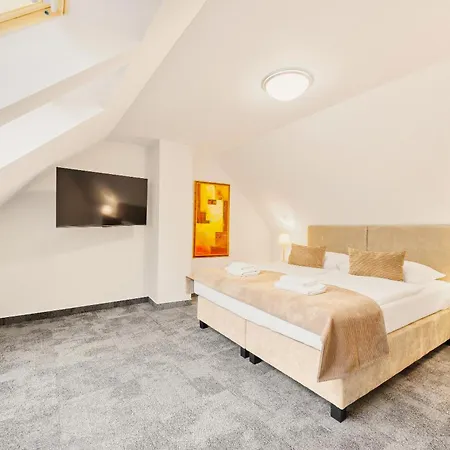 Hotel Reverie - Dependance, Check-in At Metropolitan Star