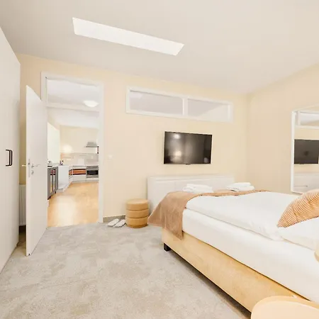 Reverie - Dependance, Check-in At Metropolitan Star 3*