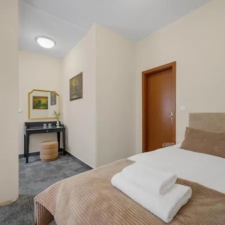 Reverie - Dependance, Check-in At Metropolitan Star Hotel 3*