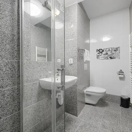 Reverie - Dependance, Check-in At Metropolitan Star מלון 3*