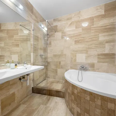 Reverie - Dependance, Check-in At Metropolitan Star Bratislava