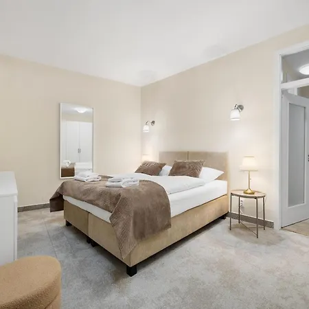 Reverie - Dependance, Check-in At Metropolitan Star