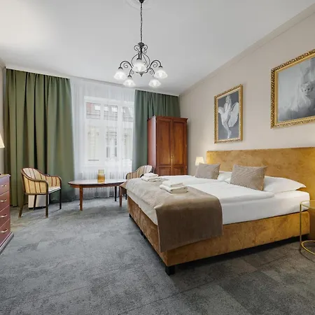 Hotel Reverie - Dependance, Check-in At Metropolitan Star