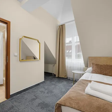 Reverie - Dependance, Check-in At Metropolitan Star מלון