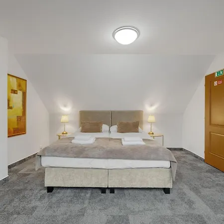 Reverie - Dependance, Check-in At Metropolitan Star Bratislava