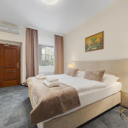 Reverie - Dependance, Check-in At Metropolitan Star מלון 3*