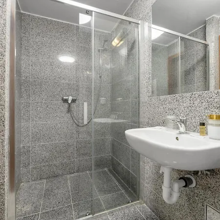 Reverie - Dependance, Check-in At Metropolitan Star 3* Bratislava