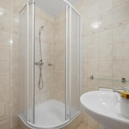 Hotel Reverie - Dependance, Check-in At Metropolitan Star Bratislava