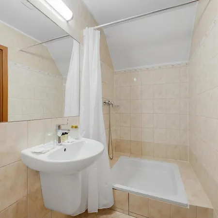 Hotel Reverie - Dependance, Check-in At Metropolitan Star Bratislava