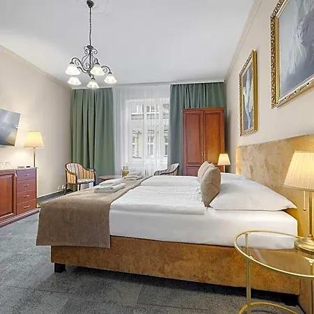 Reverie - Dependance, Check-in At Metropolitan Star Hotel 3*