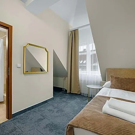 Hotel Reverie - Dependance, Check-in At Metropolitan Star