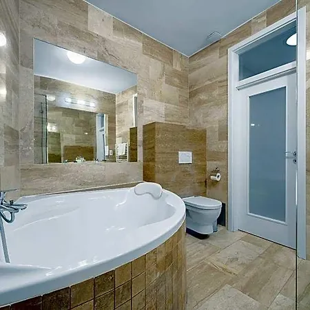 Hotel Reverie - Dependance, Check-in At Metropolitan Star 3*