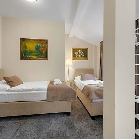 Hotel Reverie - Dependance, Check-in At Metropolitan Star
