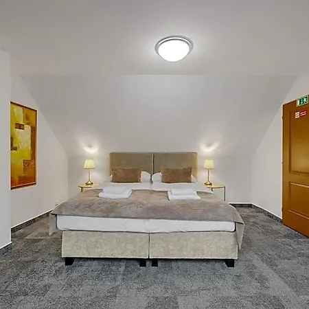 Hotel Reverie - Dependance, Check-in At Metropolitan Star Bratislava
