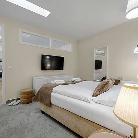 Reverie - Dependance, Check-in At Metropolitan Star Hotel 3*