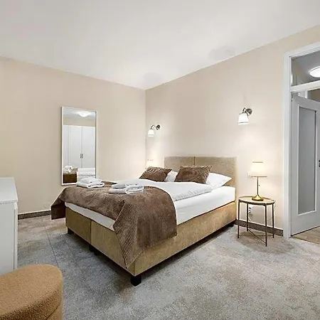 Hotel Reverie - Dependance, Check-in At Metropolitan Star Bratislava