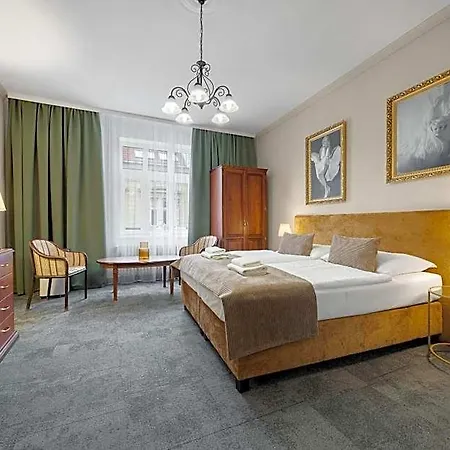 Reverie - Dependance, Check-in At Metropolitan Star 3*