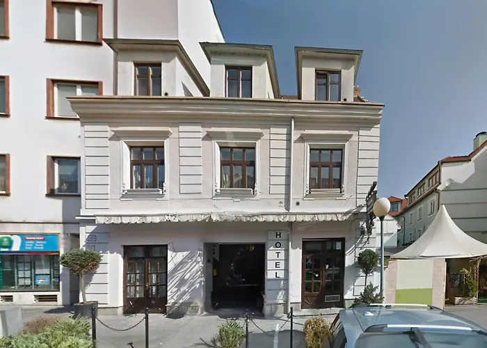 Reverie - Dependance, Check-in At Metropolitan Star