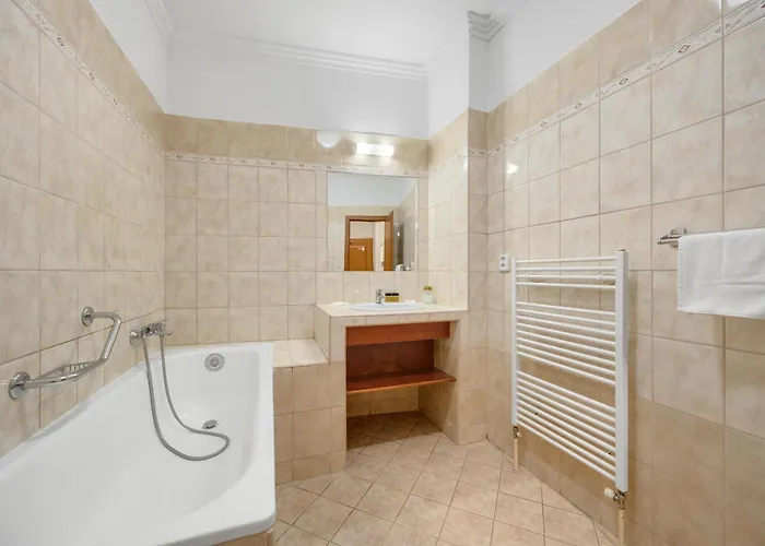 Hotel Reverie - Dependance, Check-in At Metropolitan Star 3*