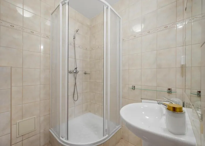 Hotel Reverie - Dependance, Check-in At Metropolitan Star Bratislava